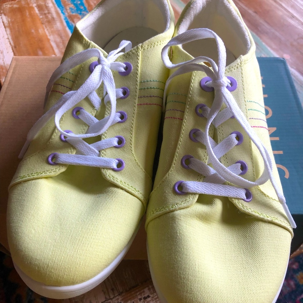 Vionic Beach Canvas Sneakers